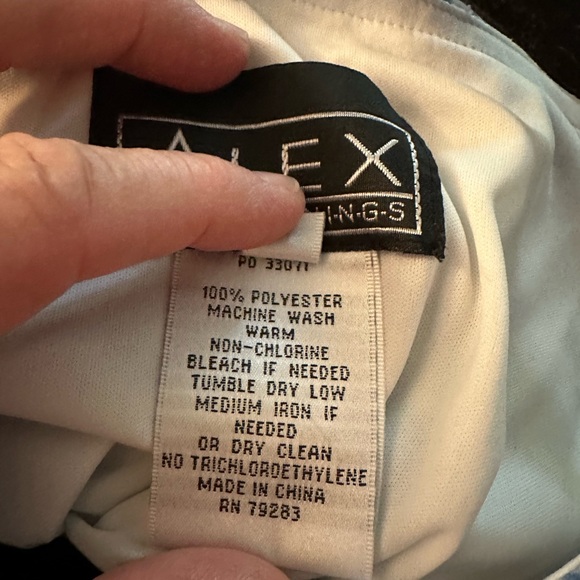 Alex Evenings top gently used.  3-tiered.  Looks great with pants or a skirt. - Picture 4 of 4